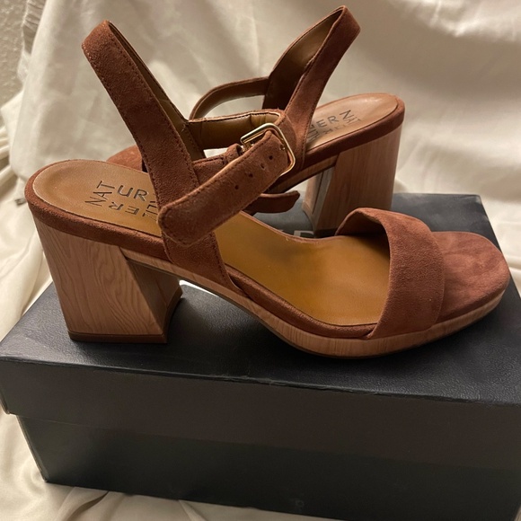 Naturalizer Heeled Sandals - Picture 3 of 3